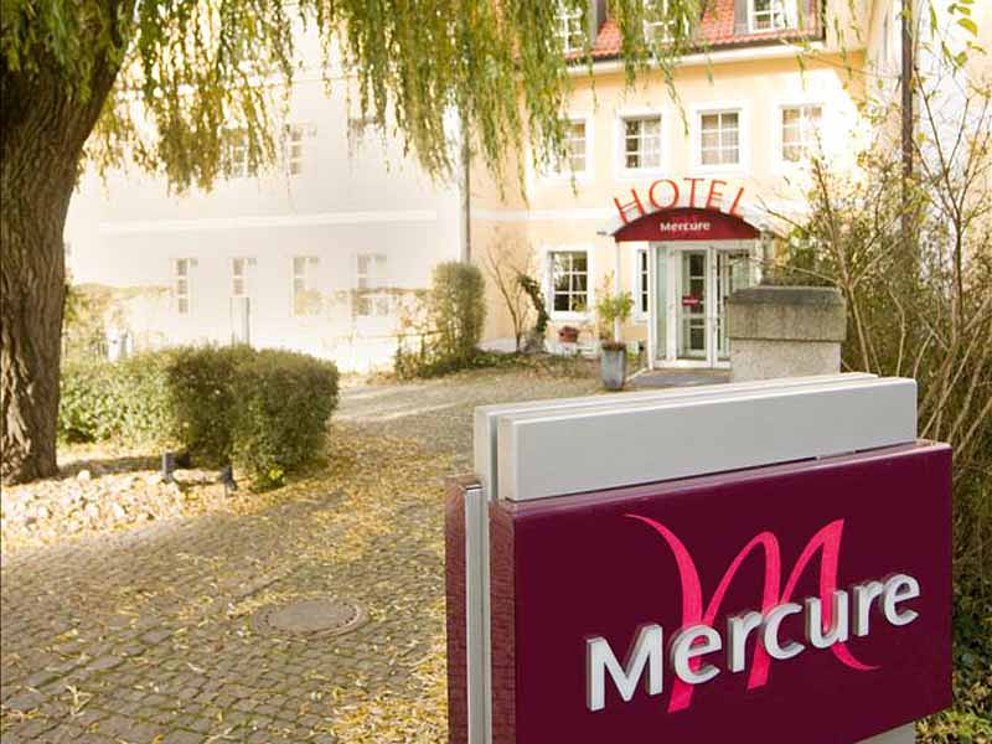 Eingang ins Hotel Mercure, Aufkirchen